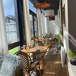 Des Pins Hotel