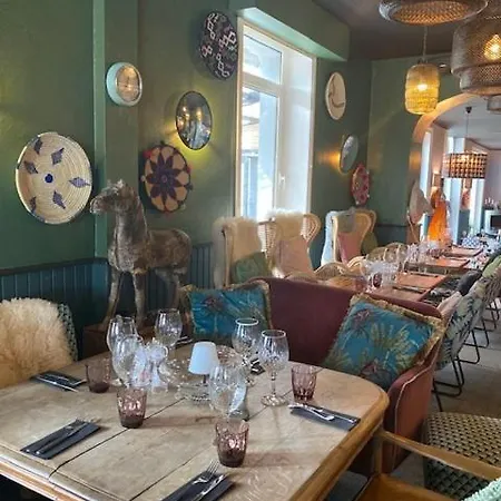 Отель Des Pins Жуллувиль-ле-Пен