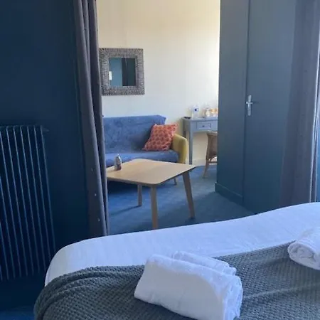 Des Pins Hotel