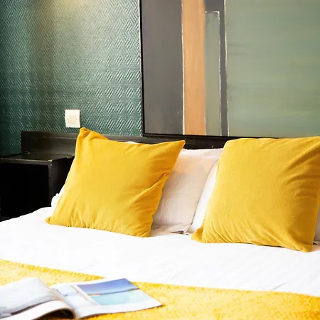 Отель Des Pins 3*