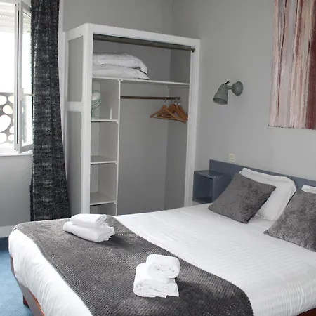 Des Pins Hotel 3*