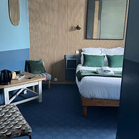 Отель Des Pins Жуллувиль-ле-Пен