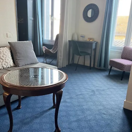 Hotel Des Pins 3*
