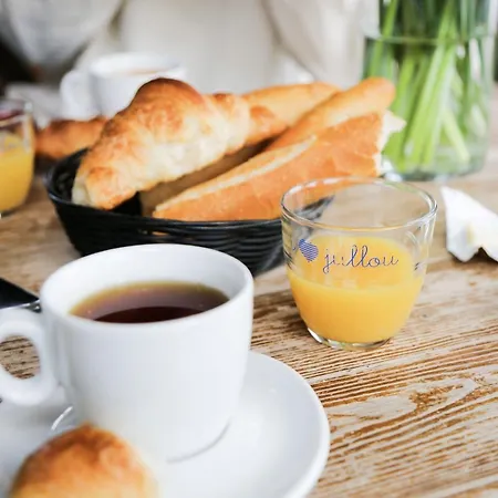 Des Pins Жуллувиль-ле-Пен