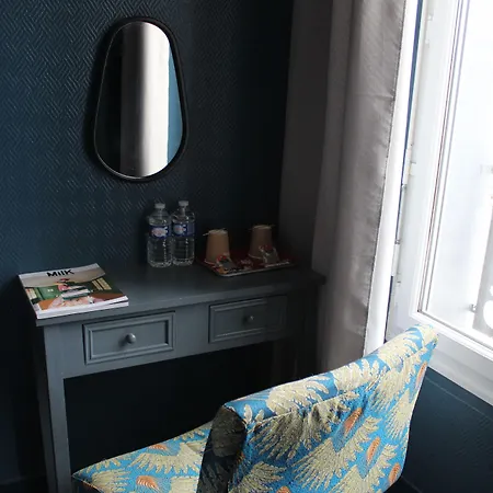 Отель Des Pins 3*