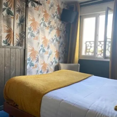 Отель Des Pins 3*