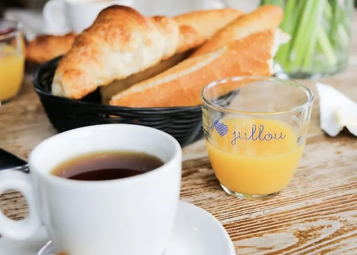 Des Pins 瑞卢维尔莱潘