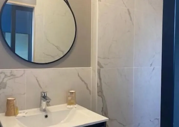 Des Pins 瑞卢维尔莱潘