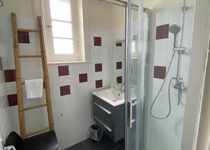 Des Pins 瑞卢维尔莱潘