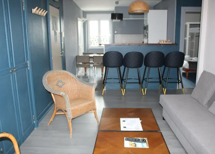 Des Pins 瑞卢维尔莱潘