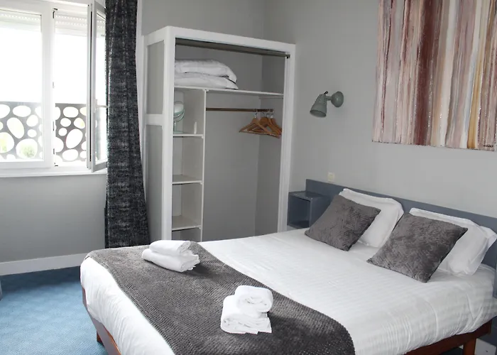 Des Pins 瑞卢维尔莱潘